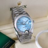 Đồng Hồ Rolex Day-Date 40mm 228396TBR-0002 Rep 1:1 Cao Cấp Vỏ Bạc Niềng Bezel Đính Đá Baugette Mặt Xanh Bằng Cọc Số Đính Đá Baguette Dây Kim Loại