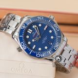 Đồng Hồ Omega Seamaster Diver 300M Co‑Axial Master Chronometer 42 mm 210.30.42.20.03.001 Rep 1:1 Chế Tác Vỏ Bạc Mặt Xanh Dương Dây Kim Loại