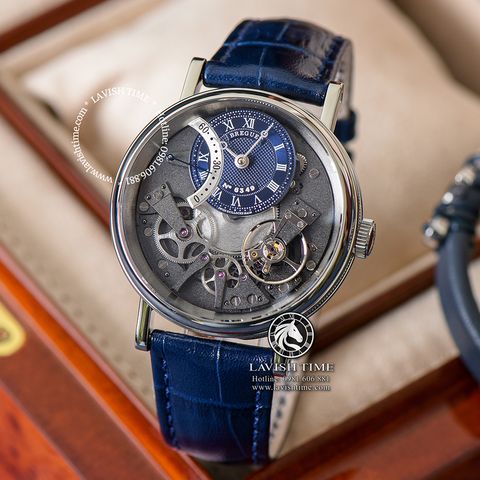 Đồng Hồ Breguet Tradition 7097BB/GY/9WU Rep 1:1 Chế Tác Vỏ Bạc Mặt Xanh Dương Dây Da