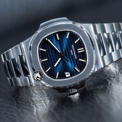 Đồng Hồ Patek Philippe Nautilus 5711/1A Rep 1:1 Vỏ Bạc Mặt Xanh Dây Kim Loại