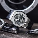 Đồng Hồ Hublot Classic Fusion Tourbillon 45mm Rep 1:1 Chế Tác Vỏ Bạc Mặt Số Skeleton Dây Da 505.NX.0170.LR