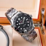 Đồng Hồ Omega Seamaster Diver 300M Co‑Axial Master Chronometer 42 mm 210.30.42.20.01.001 Rep 1:1 Chế Tác Vỏ Bạc Mặt Đen Dây Kim Loại