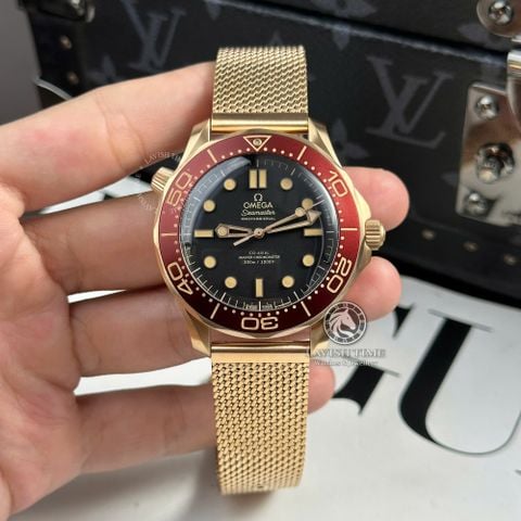Đồng Hồ Omega Seamaster Diver 300M 42 mm 210.90.42.20.01.003 Rep 1:1 Chế Tác Vỏ Vàng Đồng