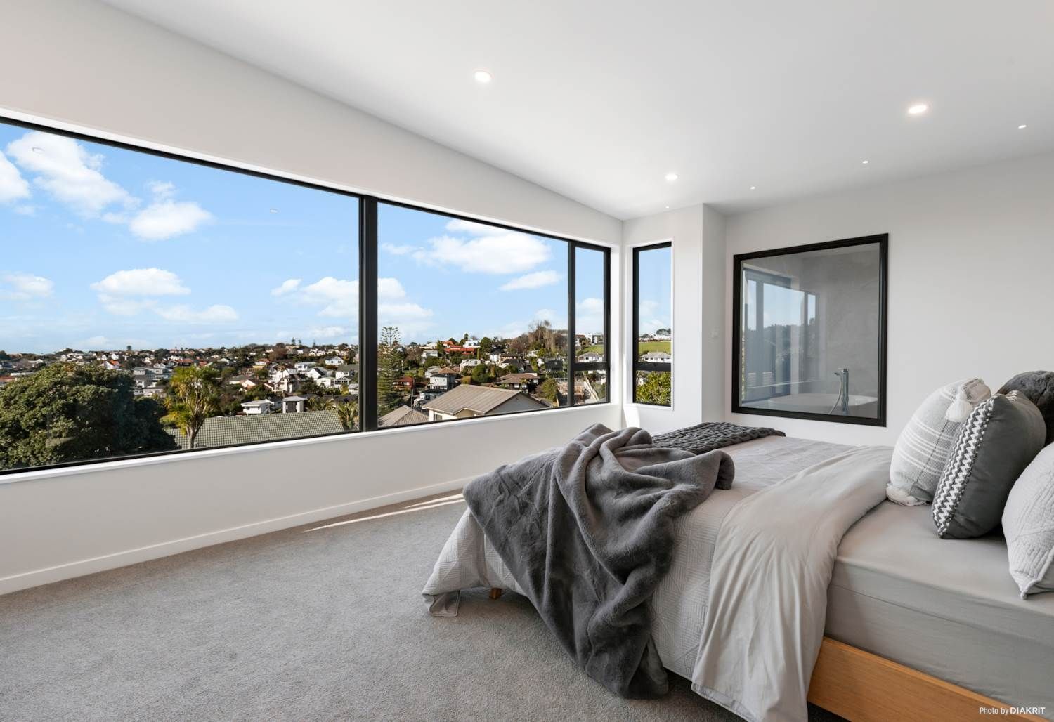  Queen/Double Bedroom 