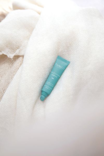  Son dưỡng môi mềm mại và hỗ trợ phục hồi đôi môi khô, nứt nẻ Nutri Comfort Lip Balm 