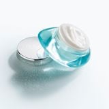  Kem dưỡng cấp nước, làm sáng và rạng rỡ cho làn da 24h Hydrating Cooling Gel-Cream 
