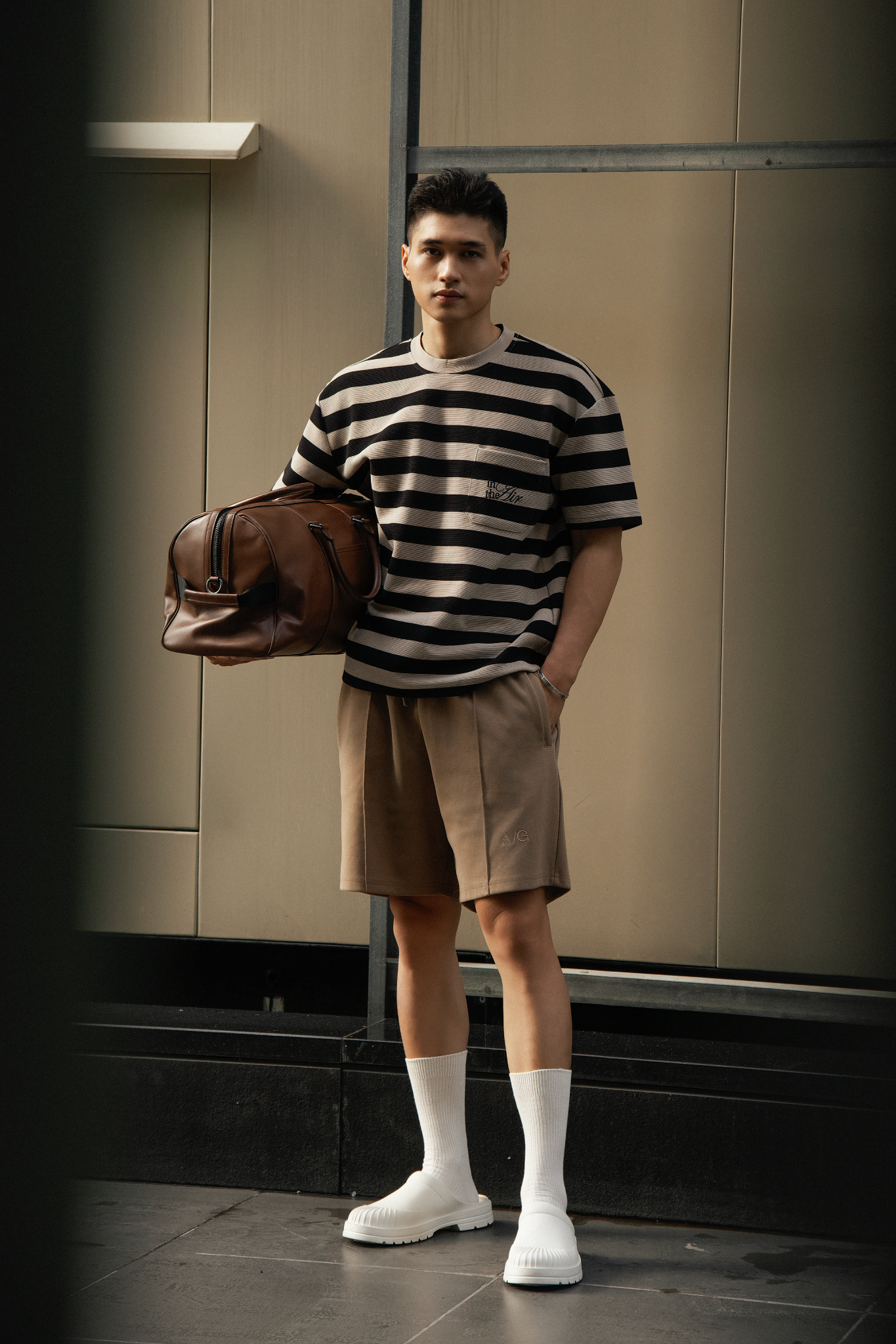  ÁO THUN NAM HT01-LOOSE FIT KEM ĐẬM SỌC ĐEN 