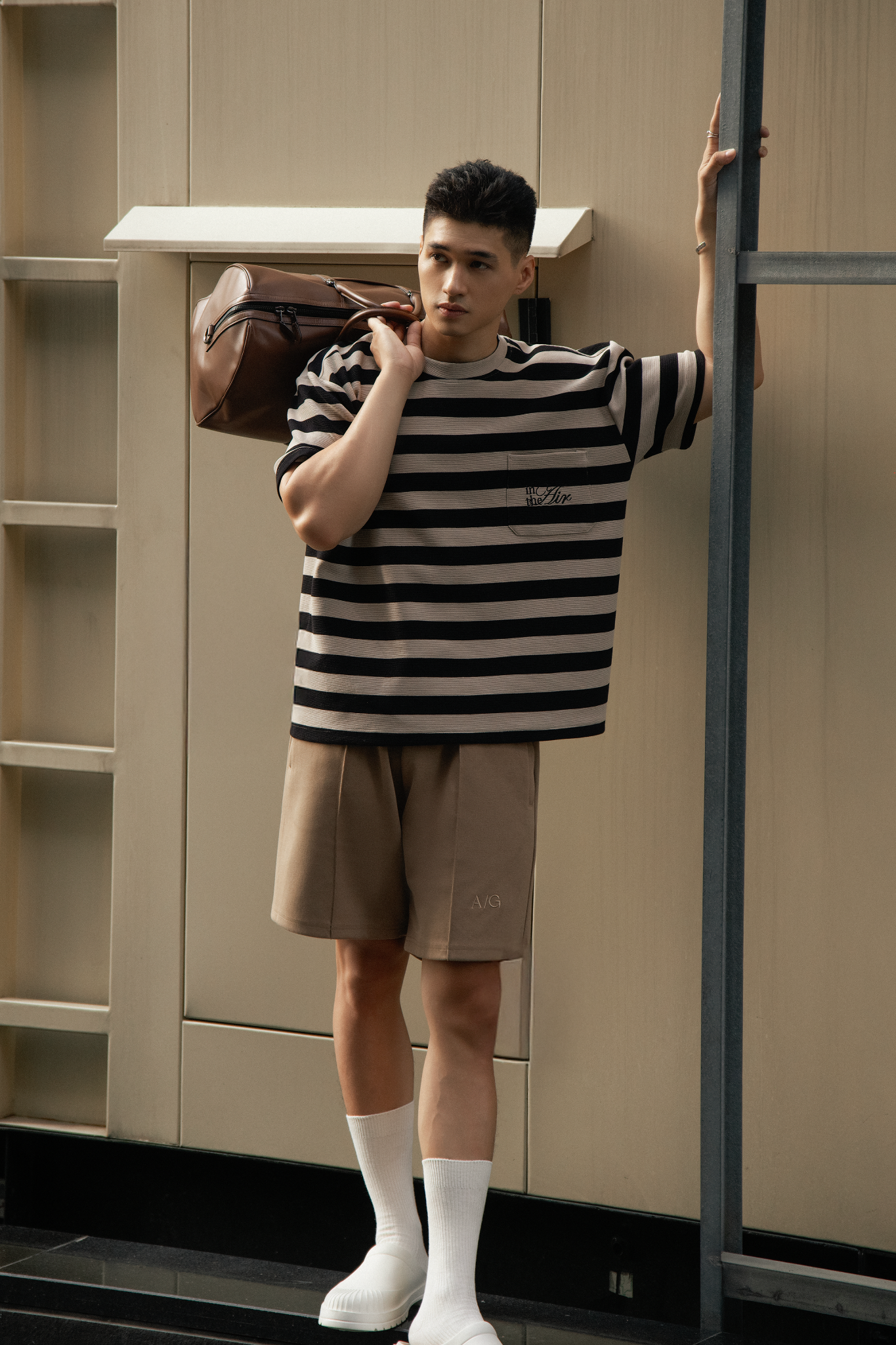  ÁO THUN NAM HT01-LOOSE FIT KEM ĐẬM SỌC ĐEN 