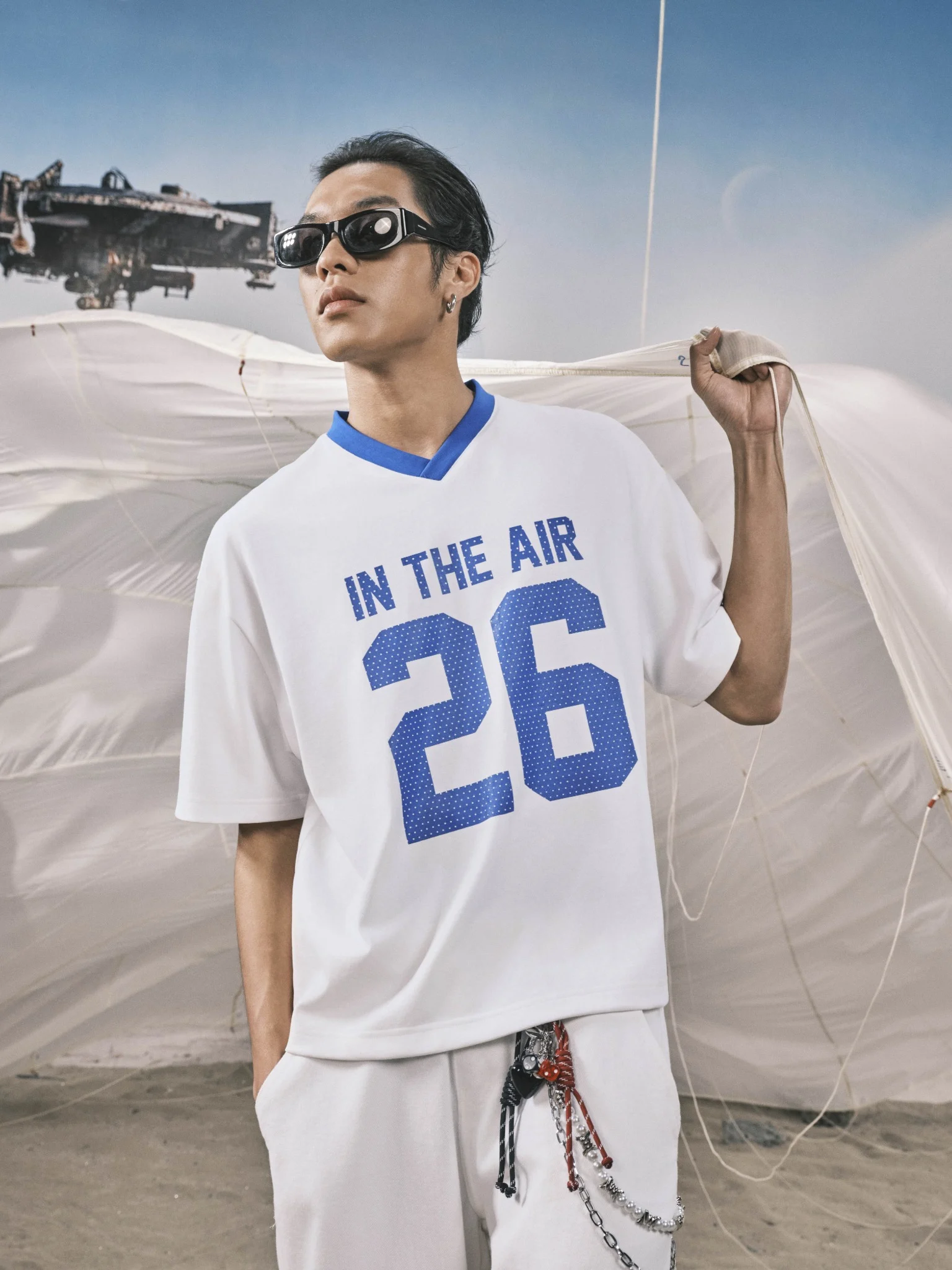  ÁO THUN NAM CỔ TIM HT06-LOOSE FIT TRẮNG IN XANH 