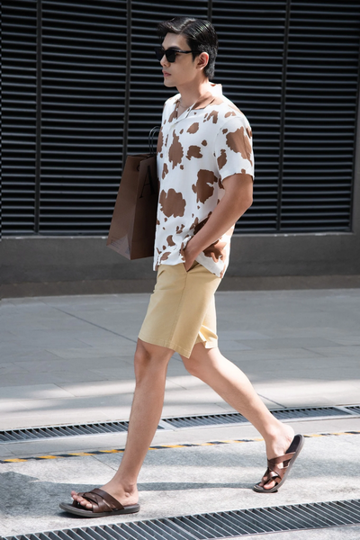  SHORT NAM L513 XẾP PLI-REGULAR FIT KEM VÀNG Y 