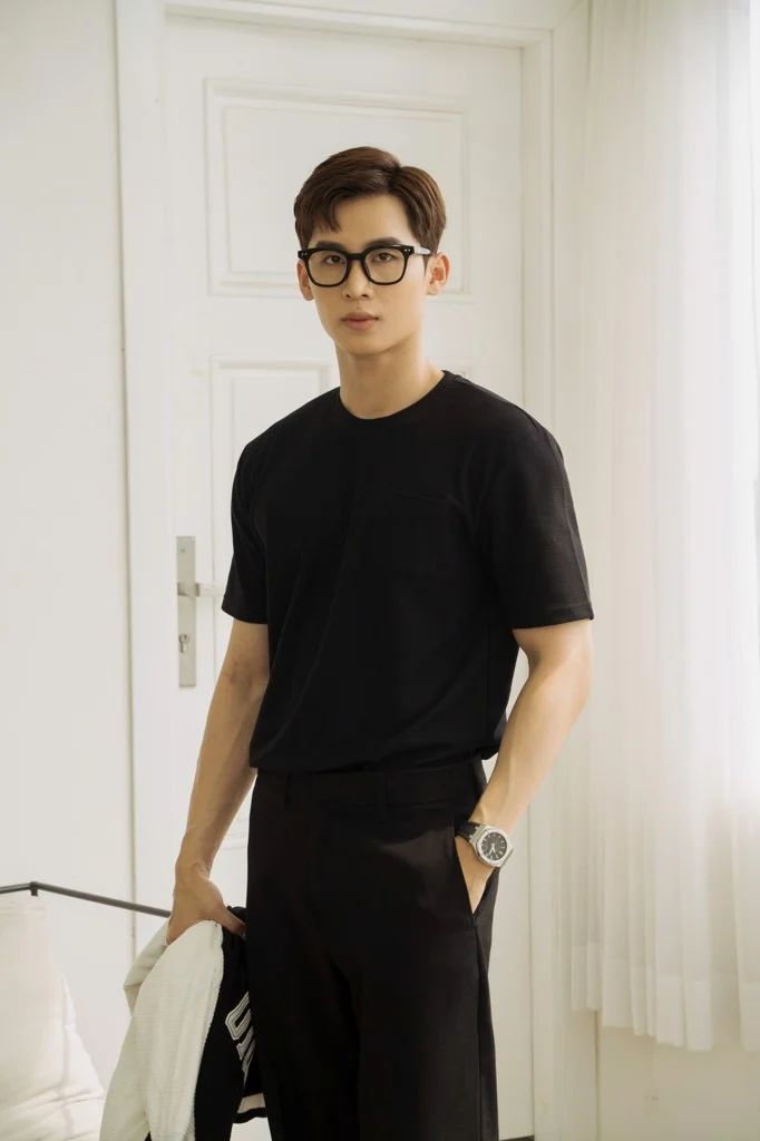  ÁO THUN NAM T663-REGULAR FIT ĐEN CÓ TÚI 