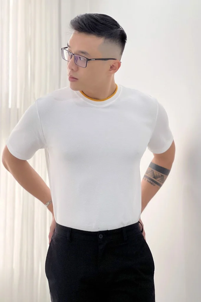  ÁO THUN NAM T672-TRẮNG BO VÀNG 