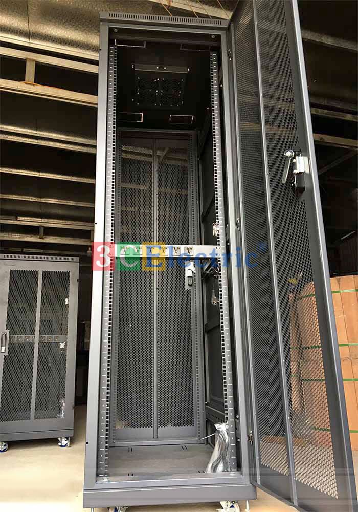 TỦ RACK 42U D1100 MÀU ĐEN, CỬA LƯỚI