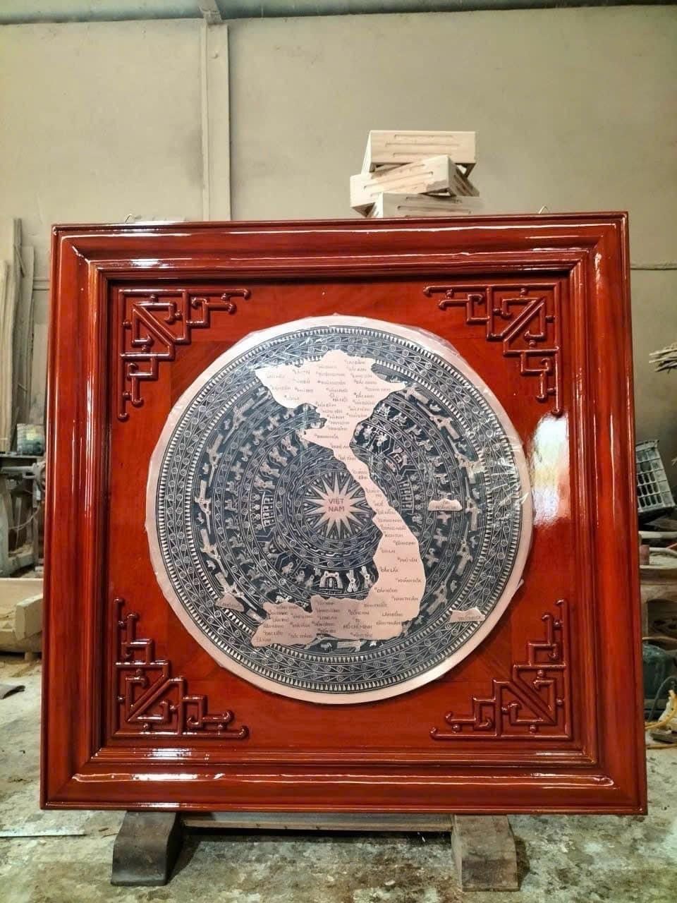 tranh trong dong dong do khung huong kich thuoc 95x95cm xuong tranh dong