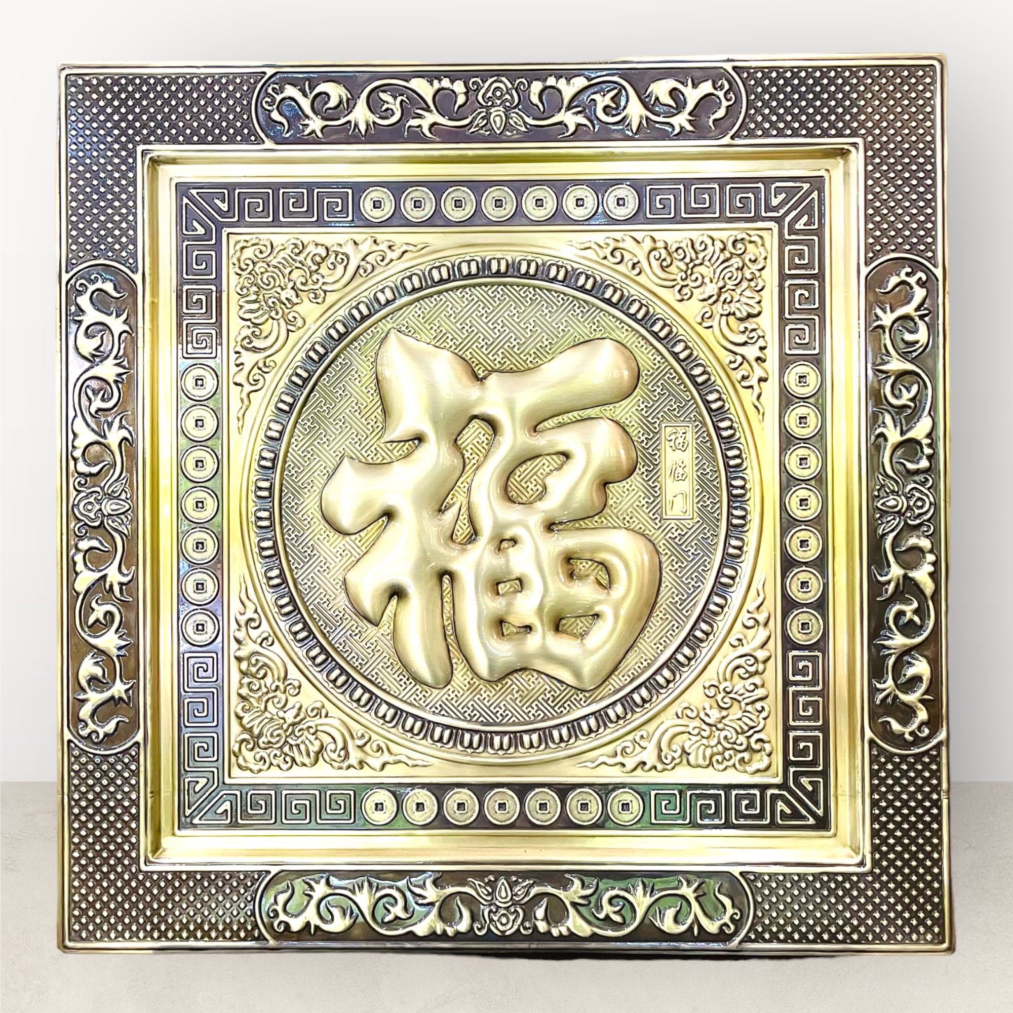 tranh qua tang chu phuc bang dong vang khung dong kich thuoc 70x70cm mau 1 xuong tranh dong