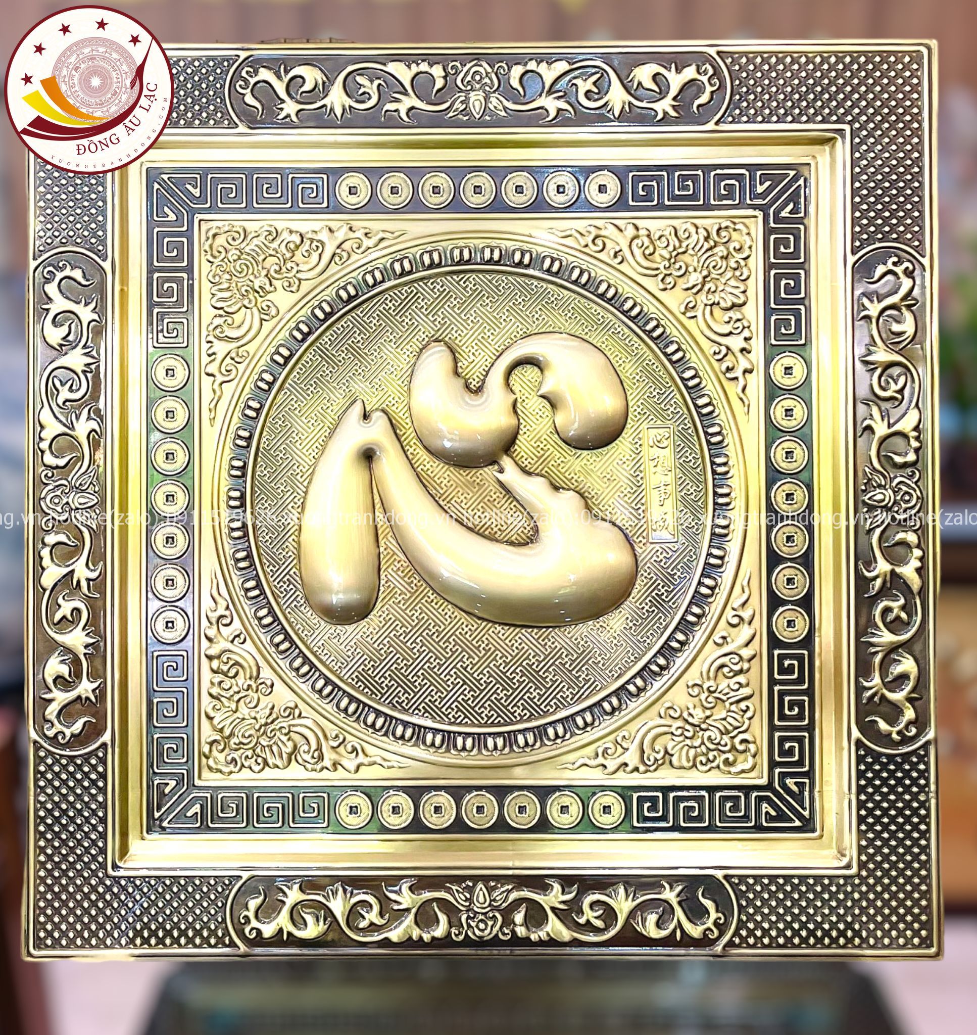 tranh qua tang chu tam bang dong vang khung dong kich thuoc 70x70cm mau 2 xuong tranh dong