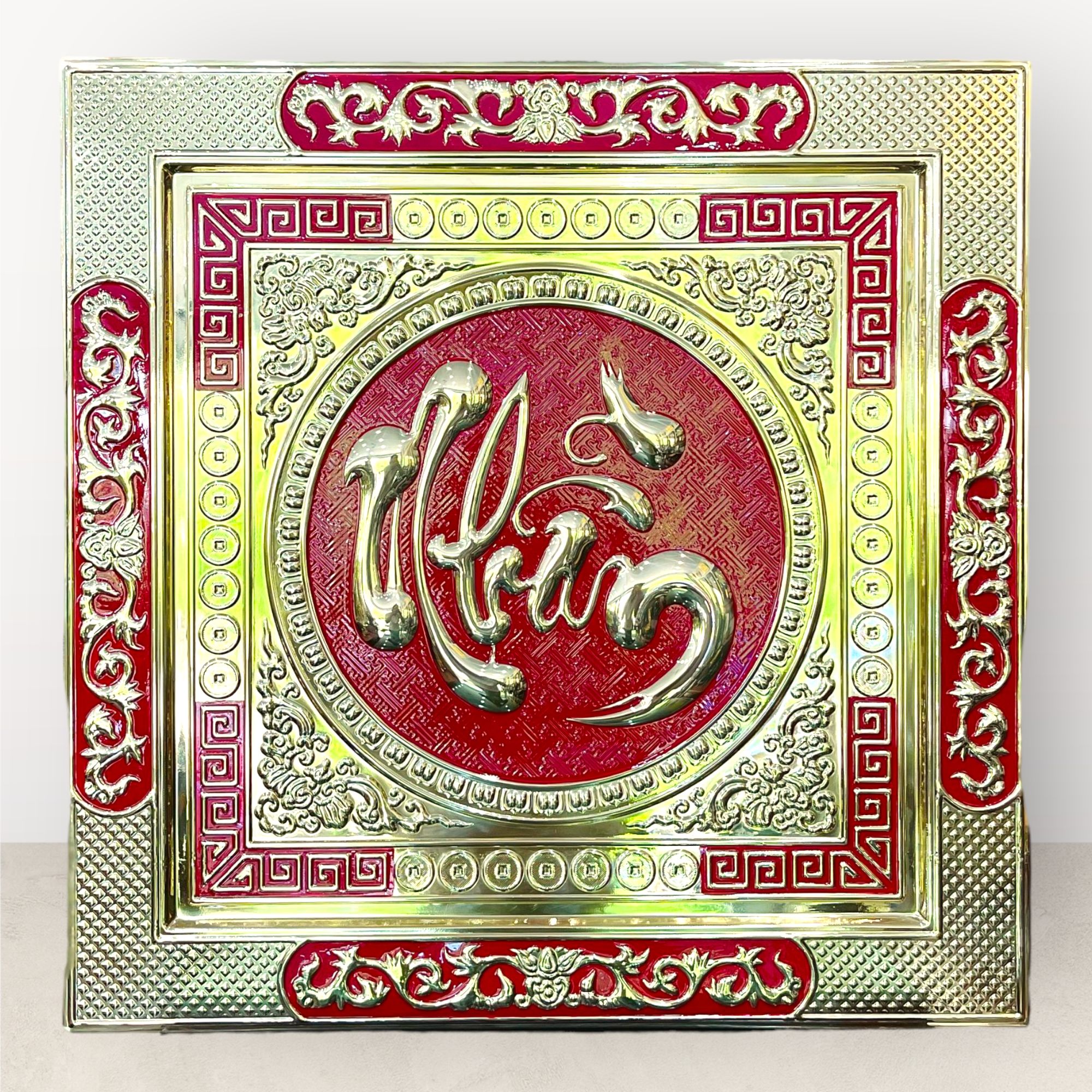 tranh qua tang chu nhan bang dong vang khung dong kich thuoc 70x70cm mau 2 xuong tranh dong