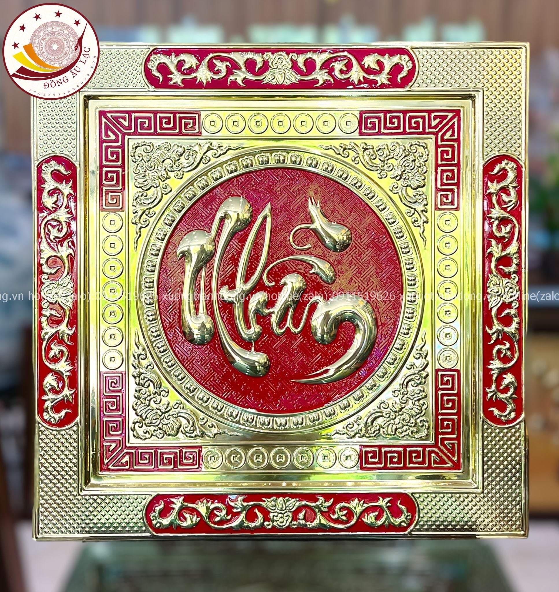 tranh qua tang chu nhan bang dong vang khung dong kich thuoc 70x70cm mau 2 xuong tranh dong