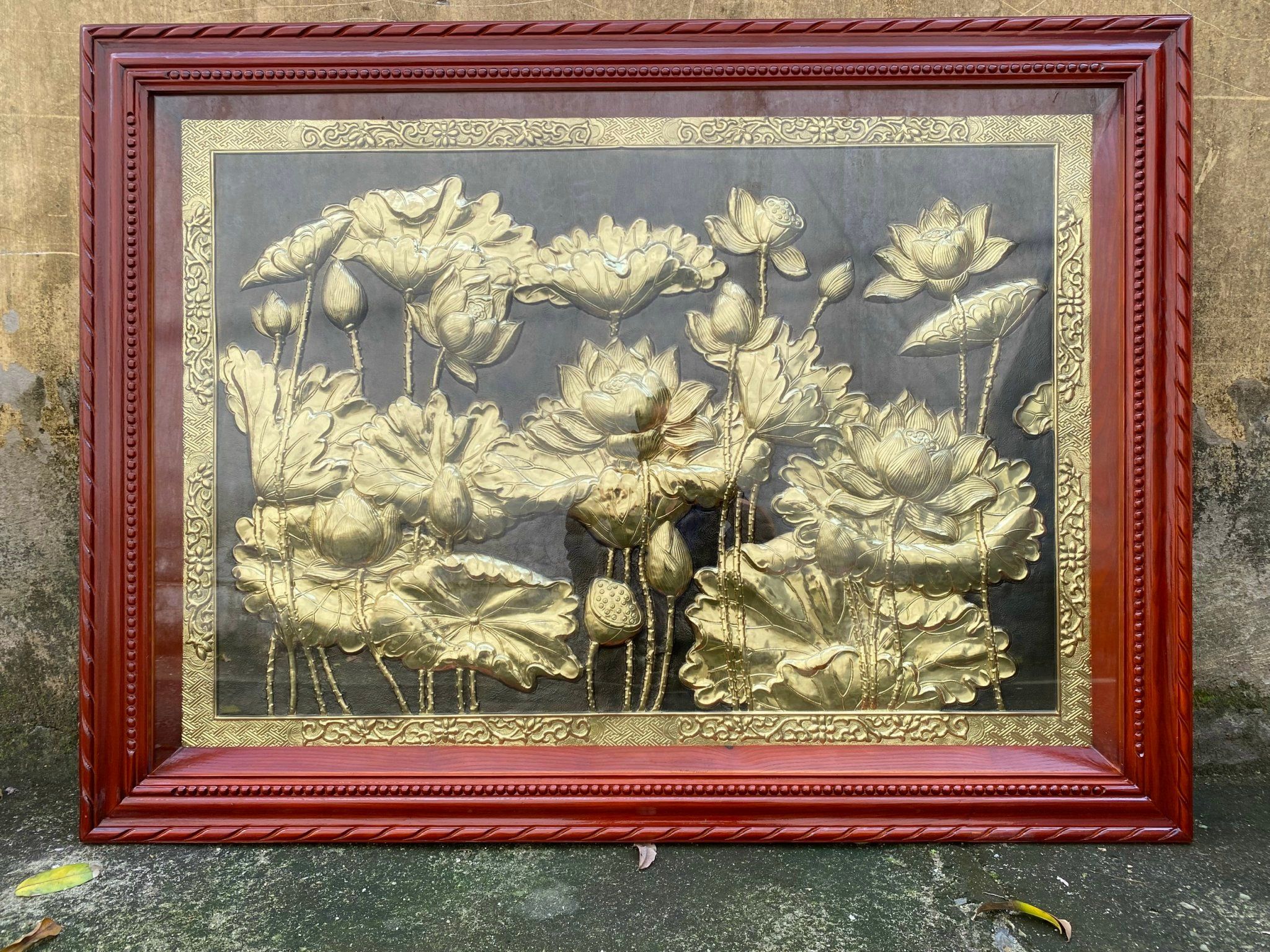tranh hoa sen dong vang gia co 1m29x89cm xuong tranh dong