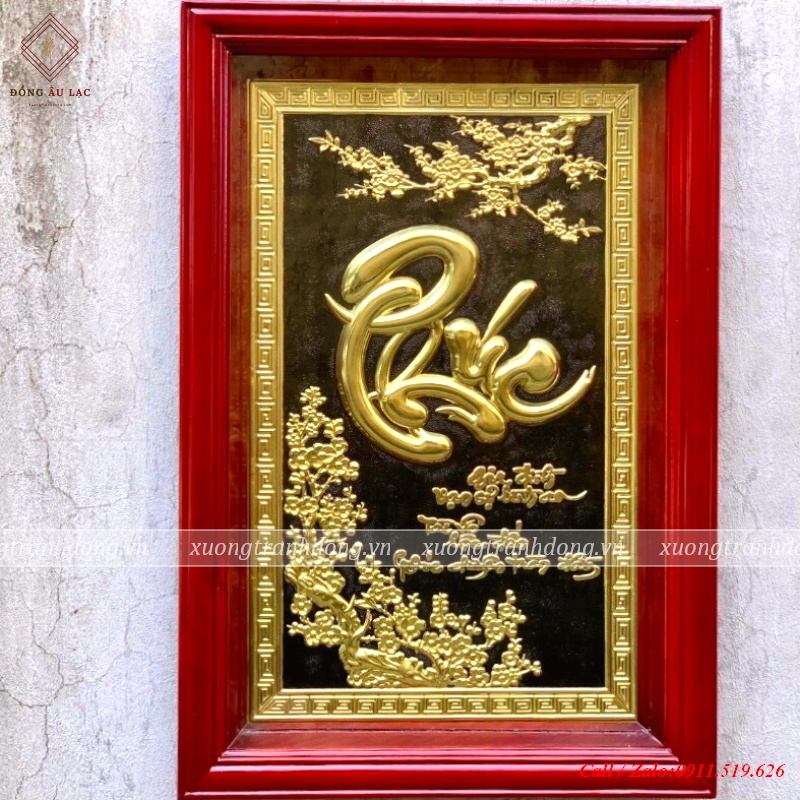 chu phuc 55x81cm dong vang nen den khung go soi