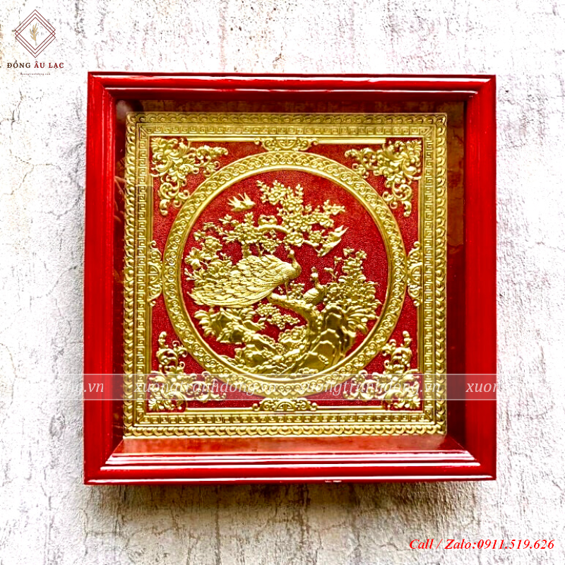 tranh doi chim cong dong vang kich thuoc 45x45cm nen do khung go soi