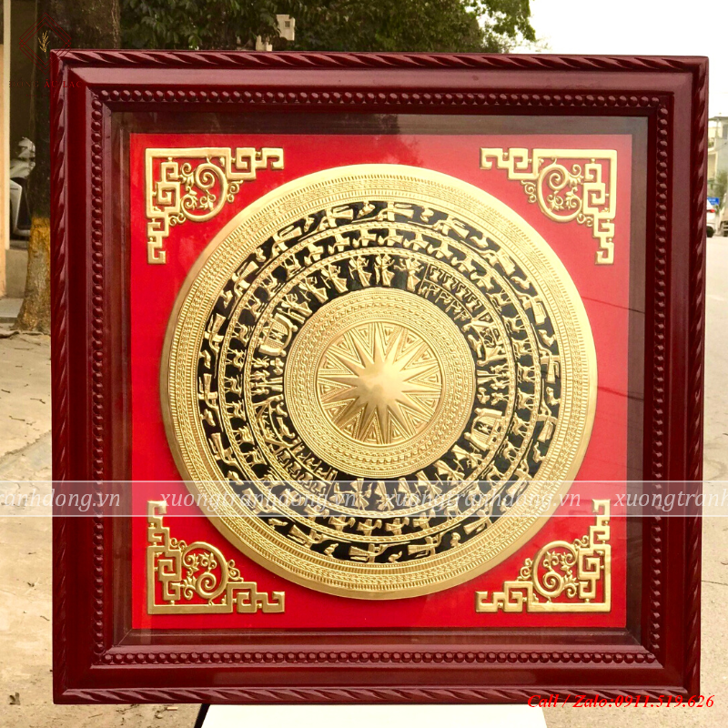 tranh trong dong go ve nen kt 90 90cm dk mat trong 60cm thep vang 10k