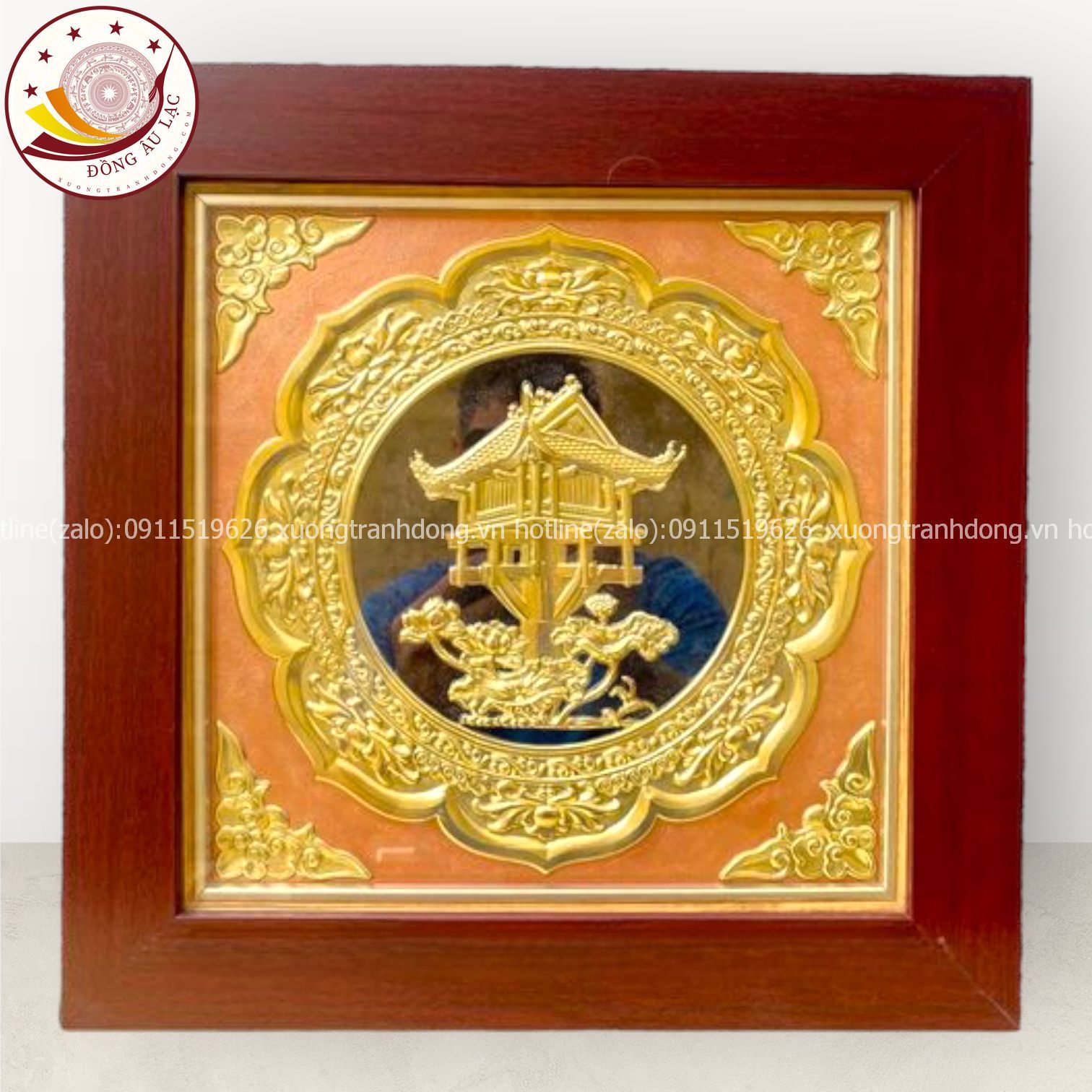 tranh qua tang danh lam chua mot cot dong vang de ban kich thuoc 42x42cm mau 1 xuong tranh dong