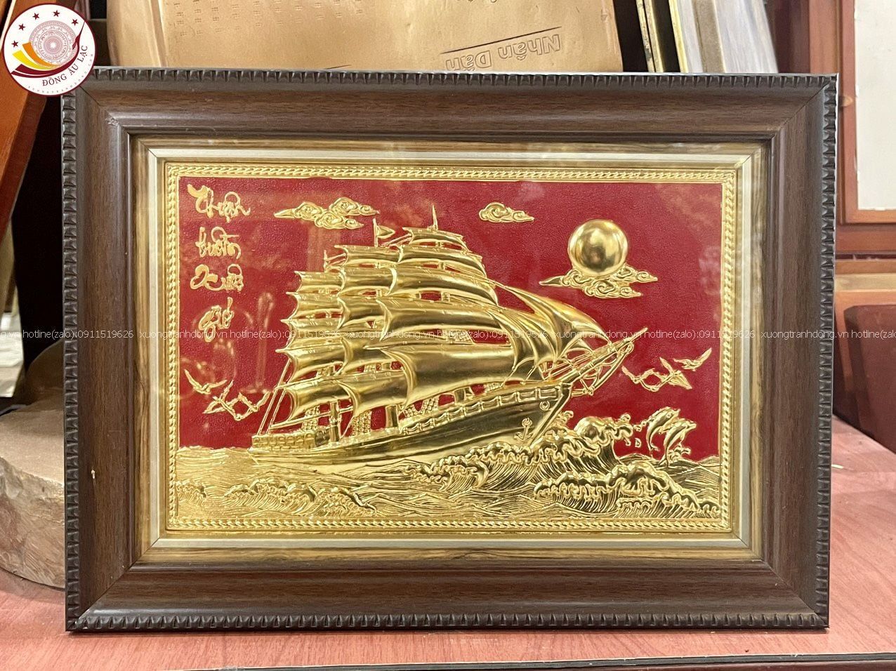 tranh qua tang thuan buom xuoi gio dong vang dat vang kich thuoc 28x38cm mau 2 xuong tranh dong