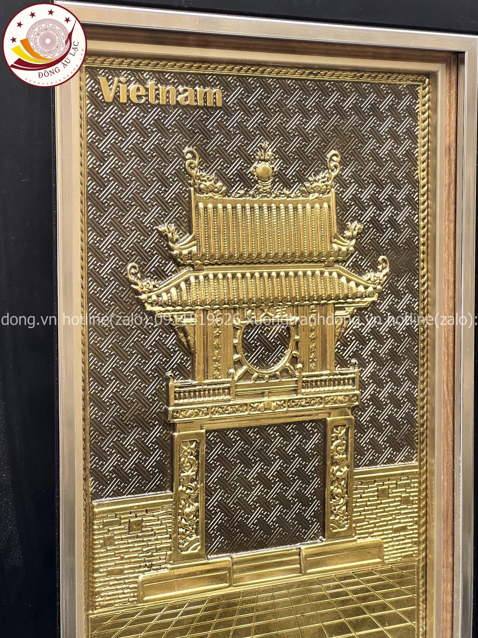 tranh qua tang danh lam van mieu bang dong vang kich thuoc 28x38cm mau 1 xuong tranh dong