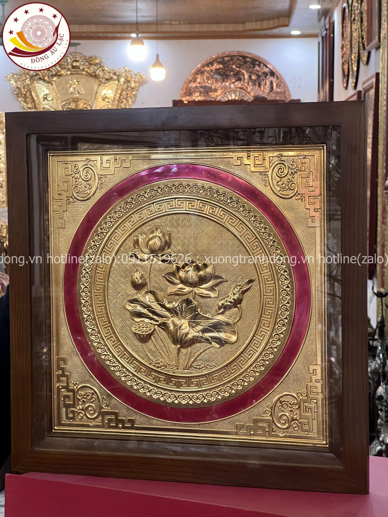tranh qua tang hoa sen dong vang ma vang 24k kich thuoc 52x52cm mau 2 xuong tranh dong