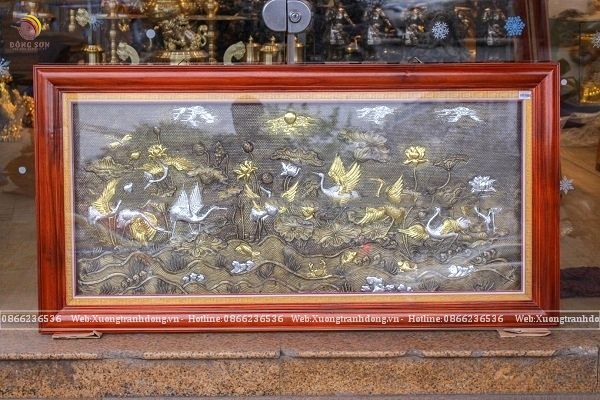 tranh sen hac bang dong vang kich thuoc 1m7x90cm dat tam khi