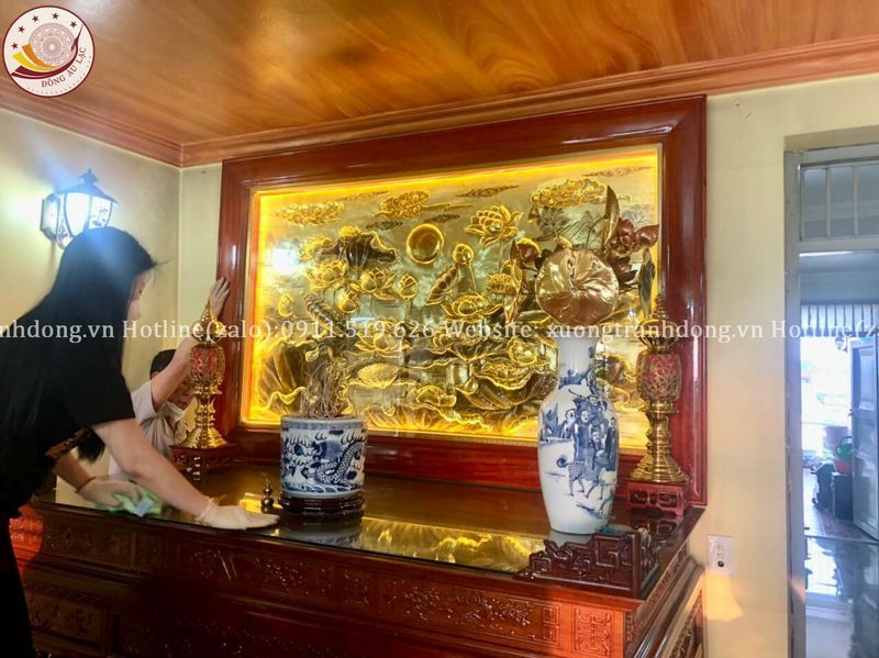 tranh hoa sen dong vang gia co kich thuoc 1m97x1m61 xuong tranh dong