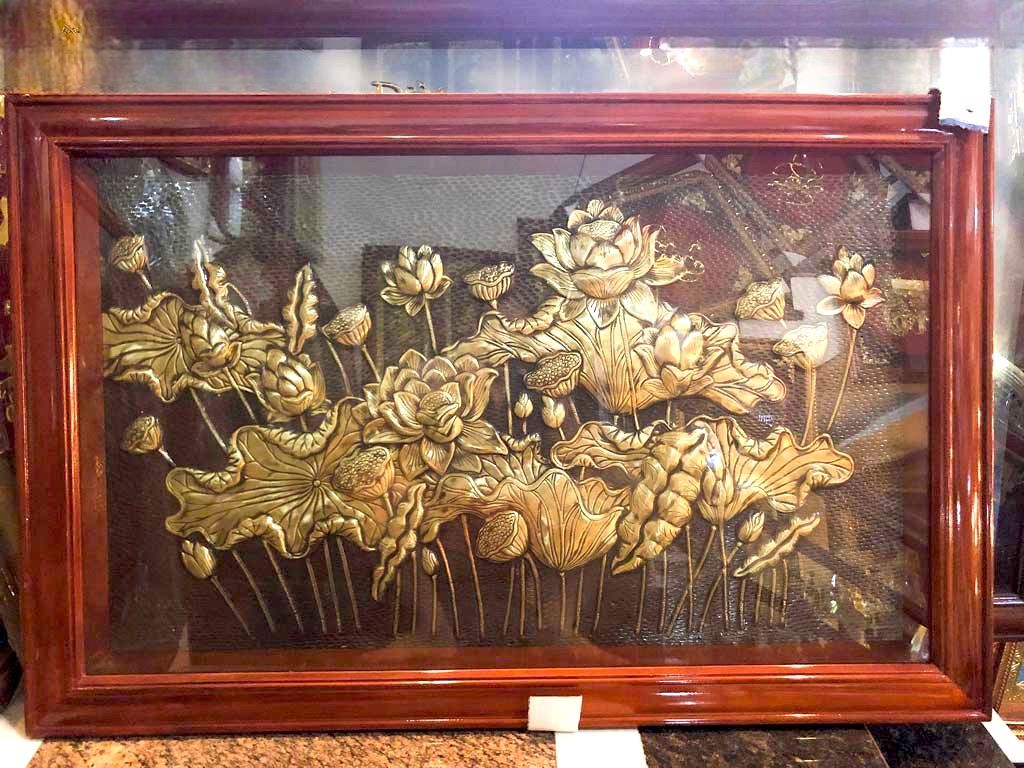 tranh hoa sen dong vang gia co 1m55x80cm xuong tranh dong