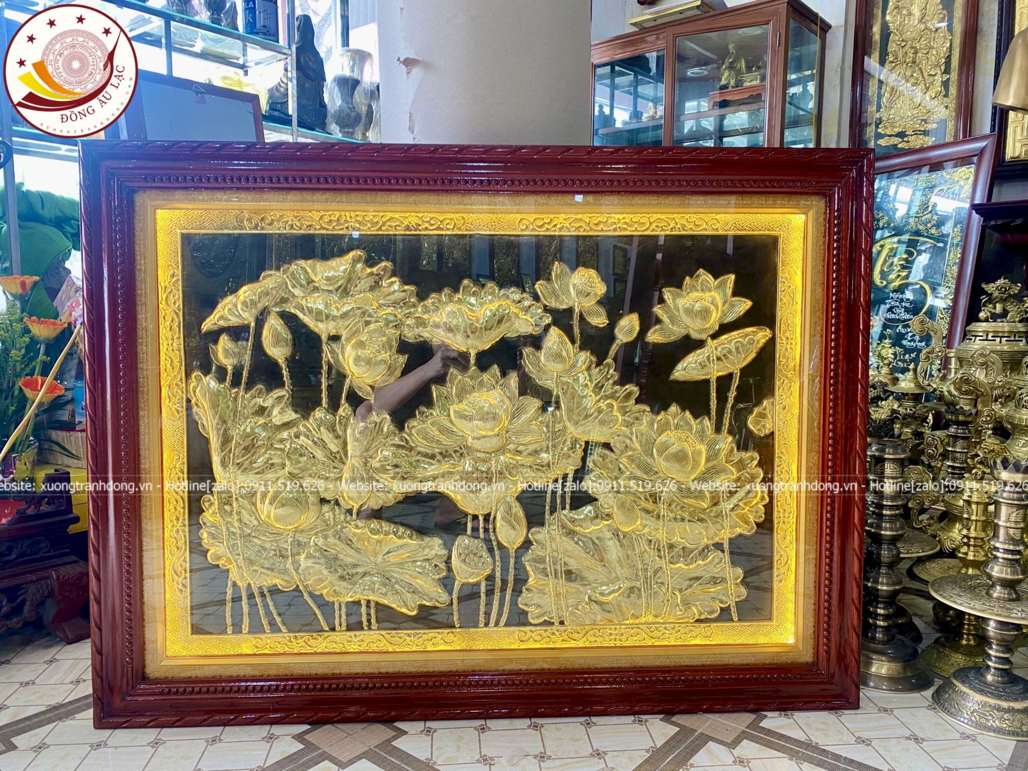 tranh hoa sen dong vang gia co 1m29x89cm xuong tranh dong
