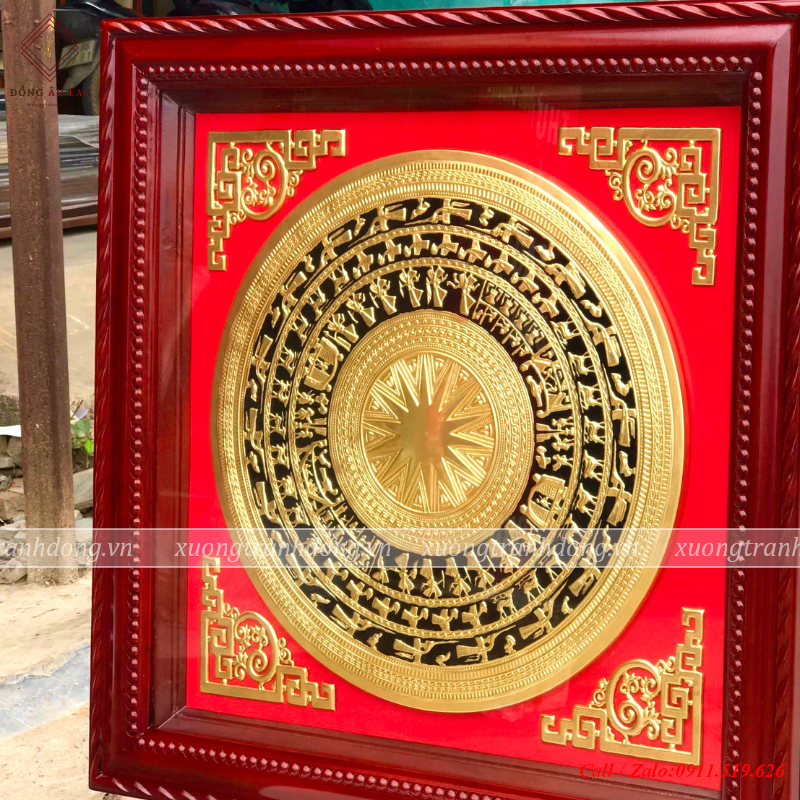 tranh trong dong go ve nen kt 90 90cm dk mat trong 60cm thep vang 10k