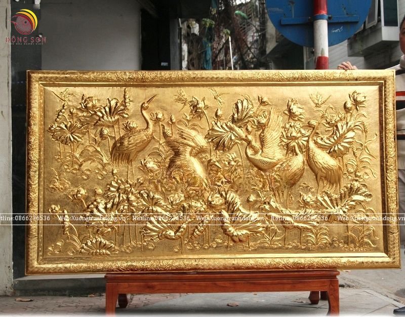 tranh sen hac bang dong vang kich thuoc 107x197cm dat vang khung dong