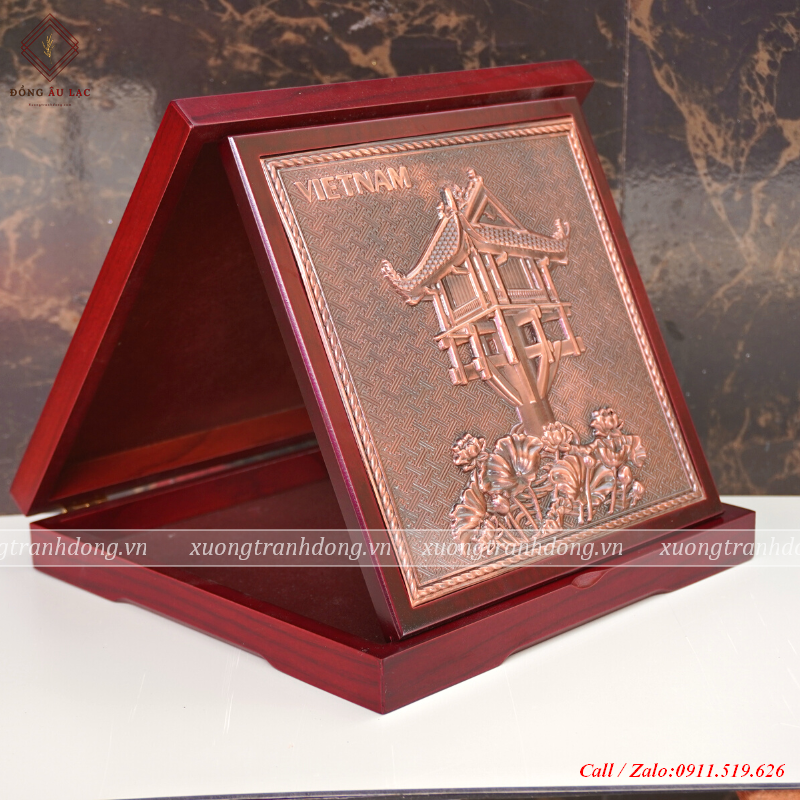 hop qua tang chua mot cot 23x23cm dong do gia co