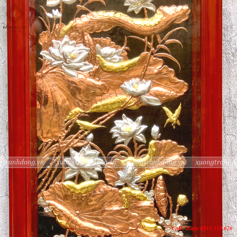 tranh hoa sen kich thuoc 51x78cm dat vang bac 10k nen den khung go soi