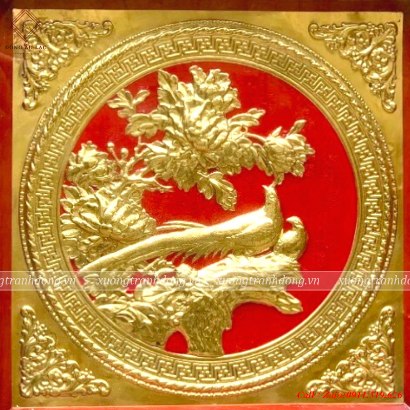 tranh chim cong va hoa mau don nen den bang dong kich thuoc 38 38cm