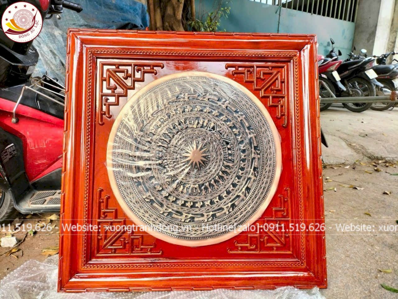 tranh trong dong dong do khung huong kich thuoc 95x95cm xuong tranh dong