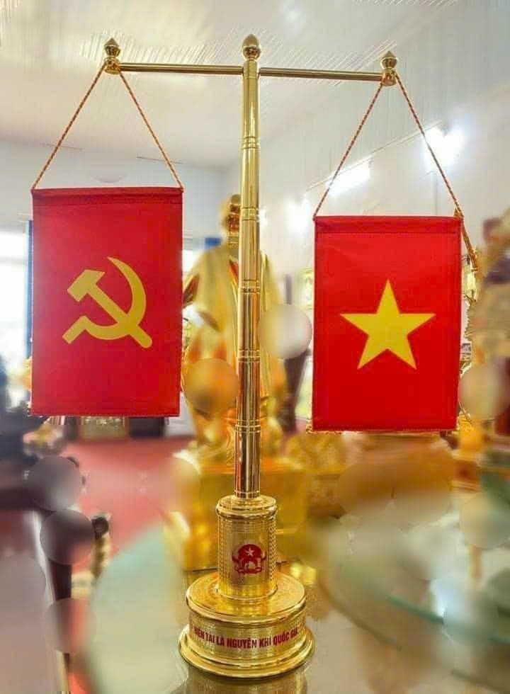 cot co tron dong vang dat vang 24k cao 58cm mau 1 xuong tranh dong