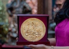 hop qua tang tranh hoa sen bang dong ma vang 24k kt 23cm qua tang bang dong cao cap