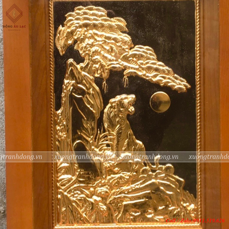tranh dong ho phong thuy nen den ma vang 24k kich thuoc 28 38