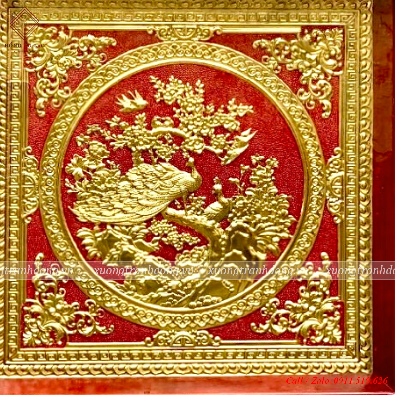 tranh doi chim cong dong vang kich thuoc 45x45cm nen do khung go soi