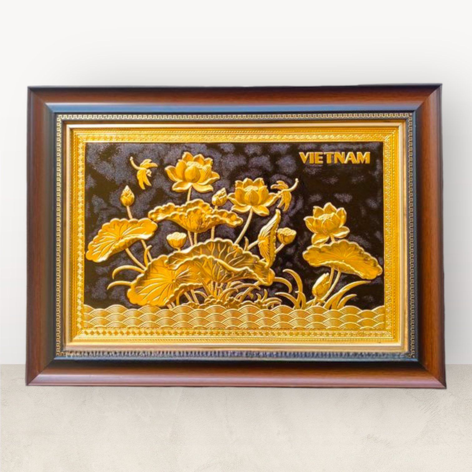 tranh qua tang hoa sen dong vang ma vang 24k kich thuoc 38x54cm mau 1 xuong tranh dong