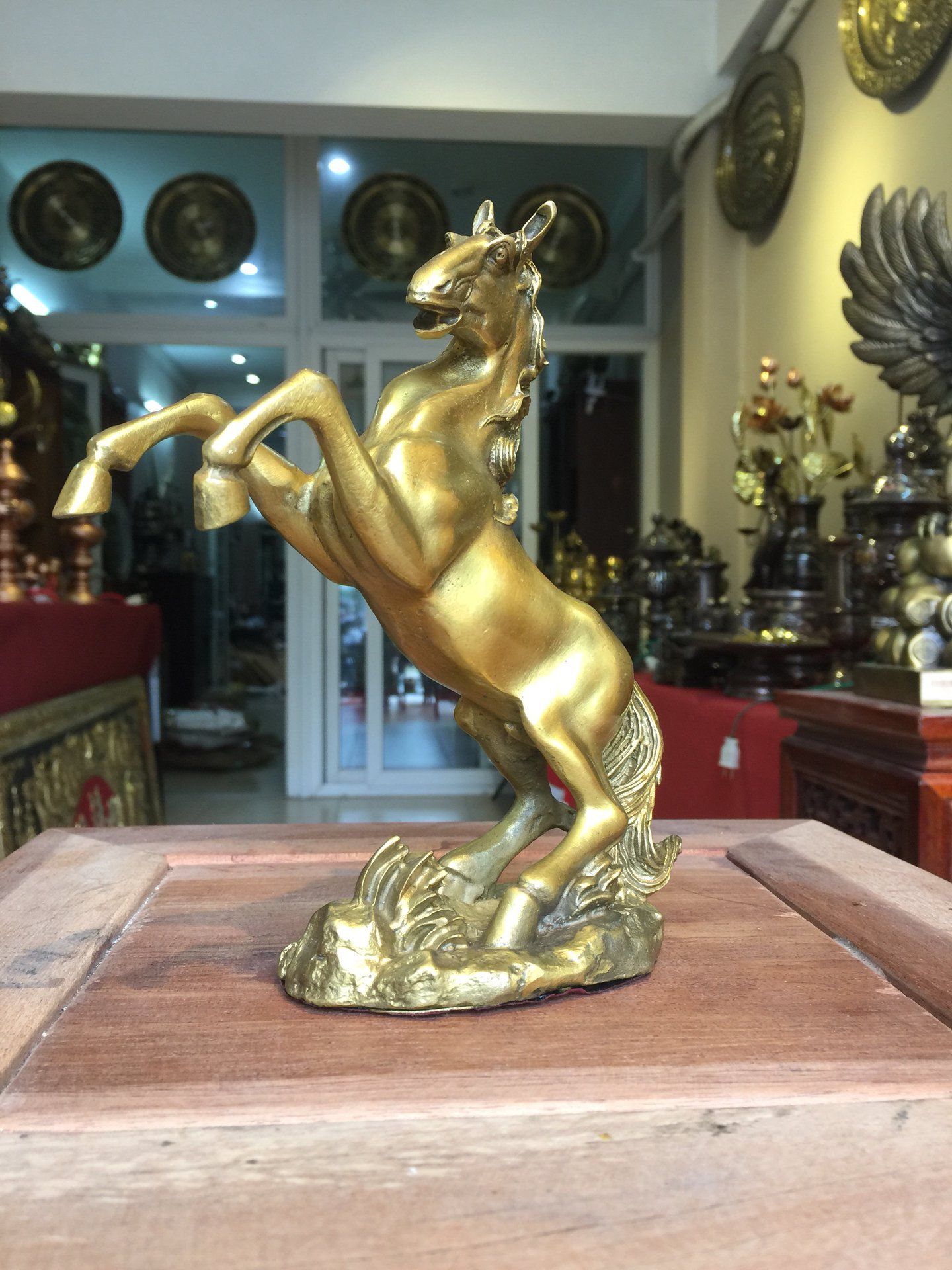 tuong ngua hi dong vang cao 18cm xuong tranh dong