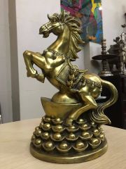 tuong ngua dung tren mam tien dong vang cao 37cm ngang 25cm nang 4 5kg xuong tranh dong