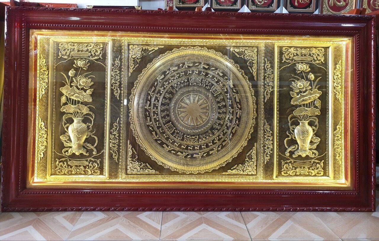 tranh trong dong luc binh hoa sen dong vang gia co kich thuoc 1m76x1m07 xuong tranh dong