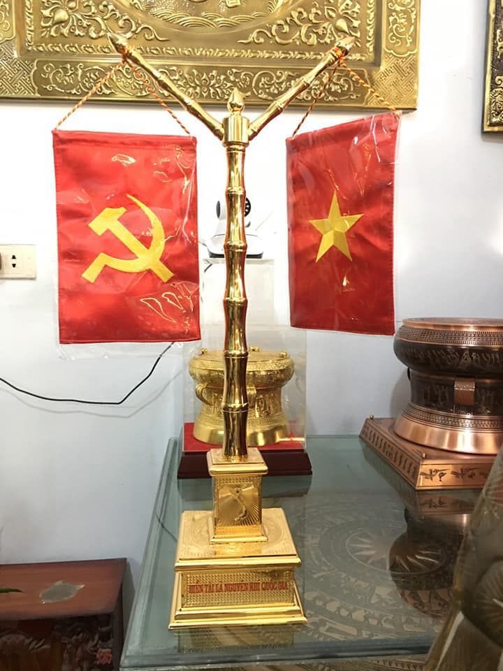 cot co vuong dong vang dat vang 24k cao 53cm xuong tranh dong