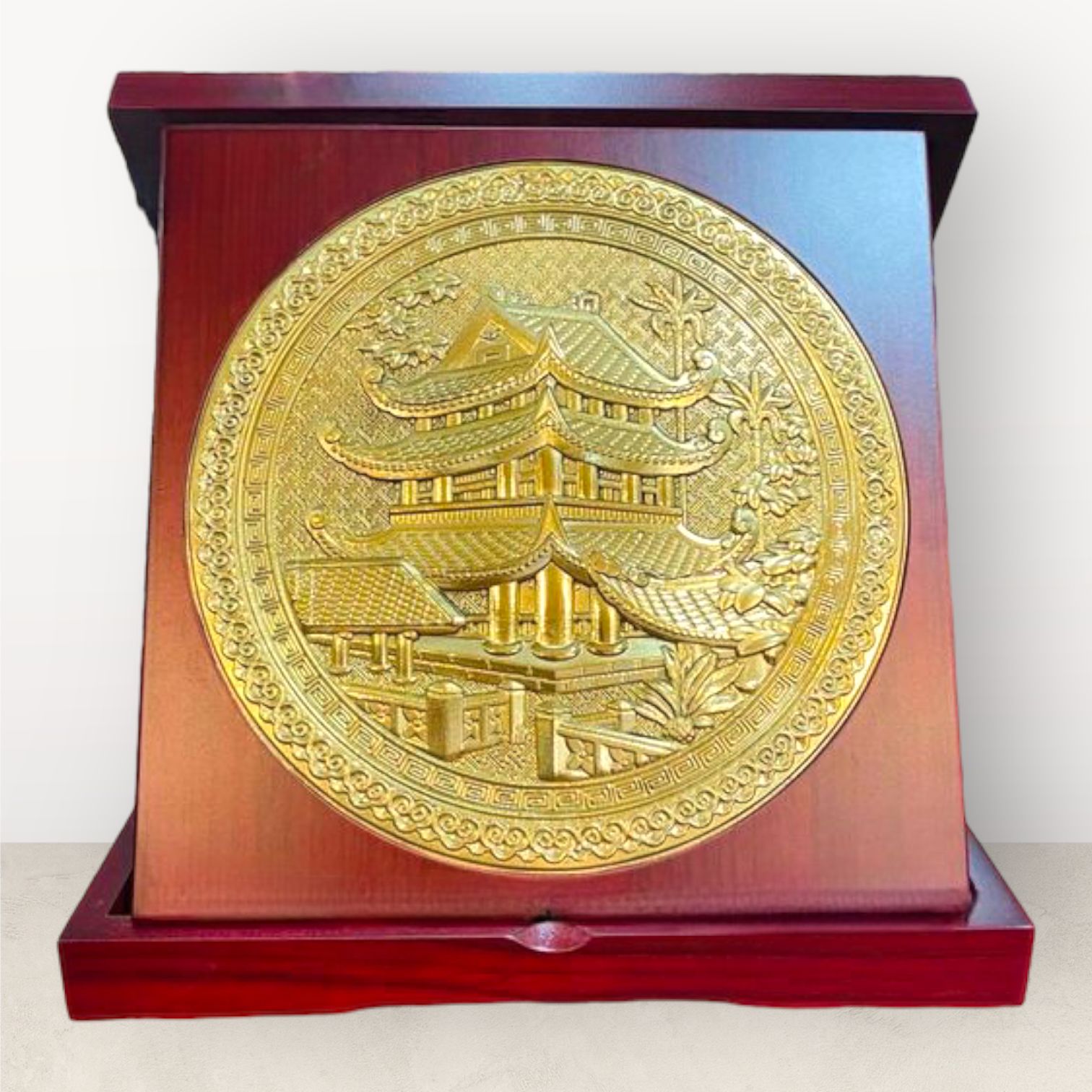 tranh qua tang danh lam chua keo thai binh de ban dong vang kich thuoc 23cm xuong tranh dong